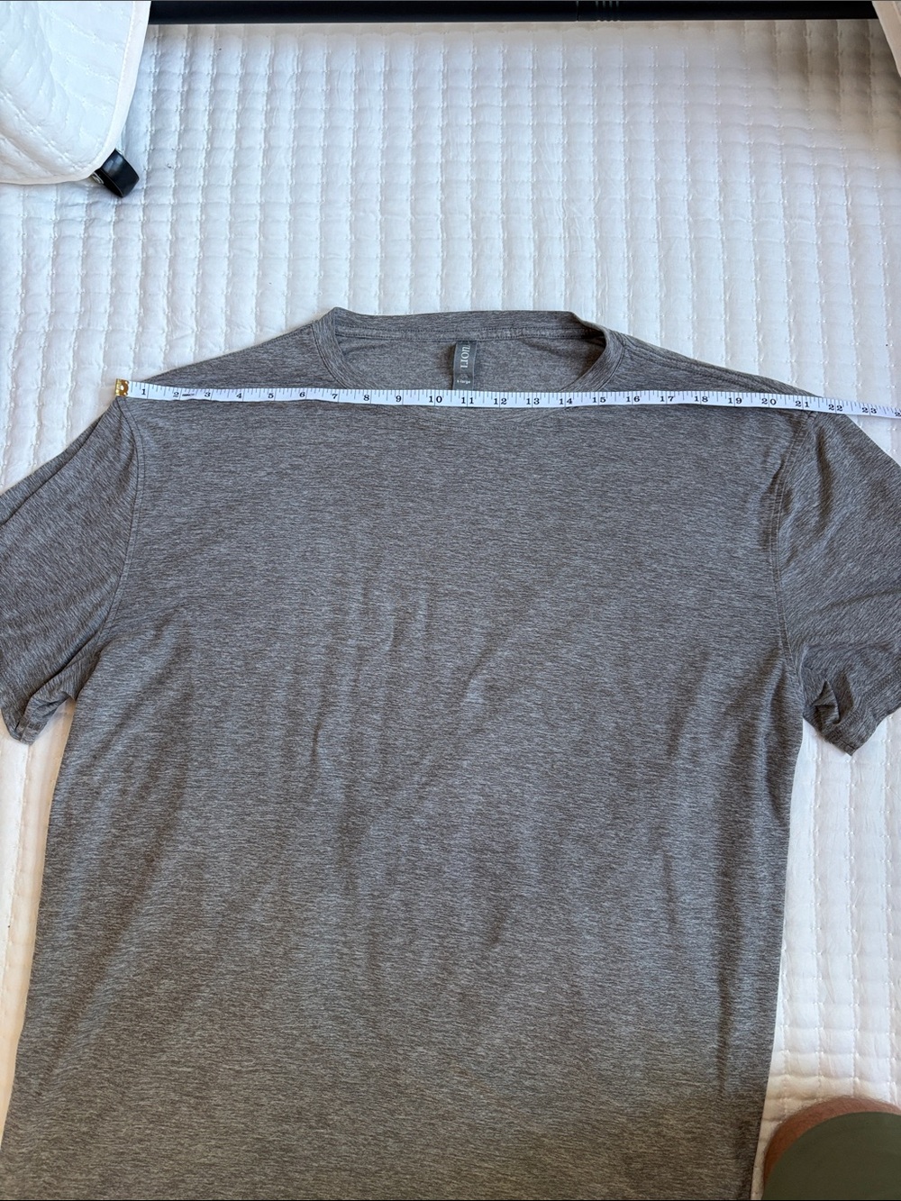 Vuori Heather Gray Crew Neck Short Sleeve Tee